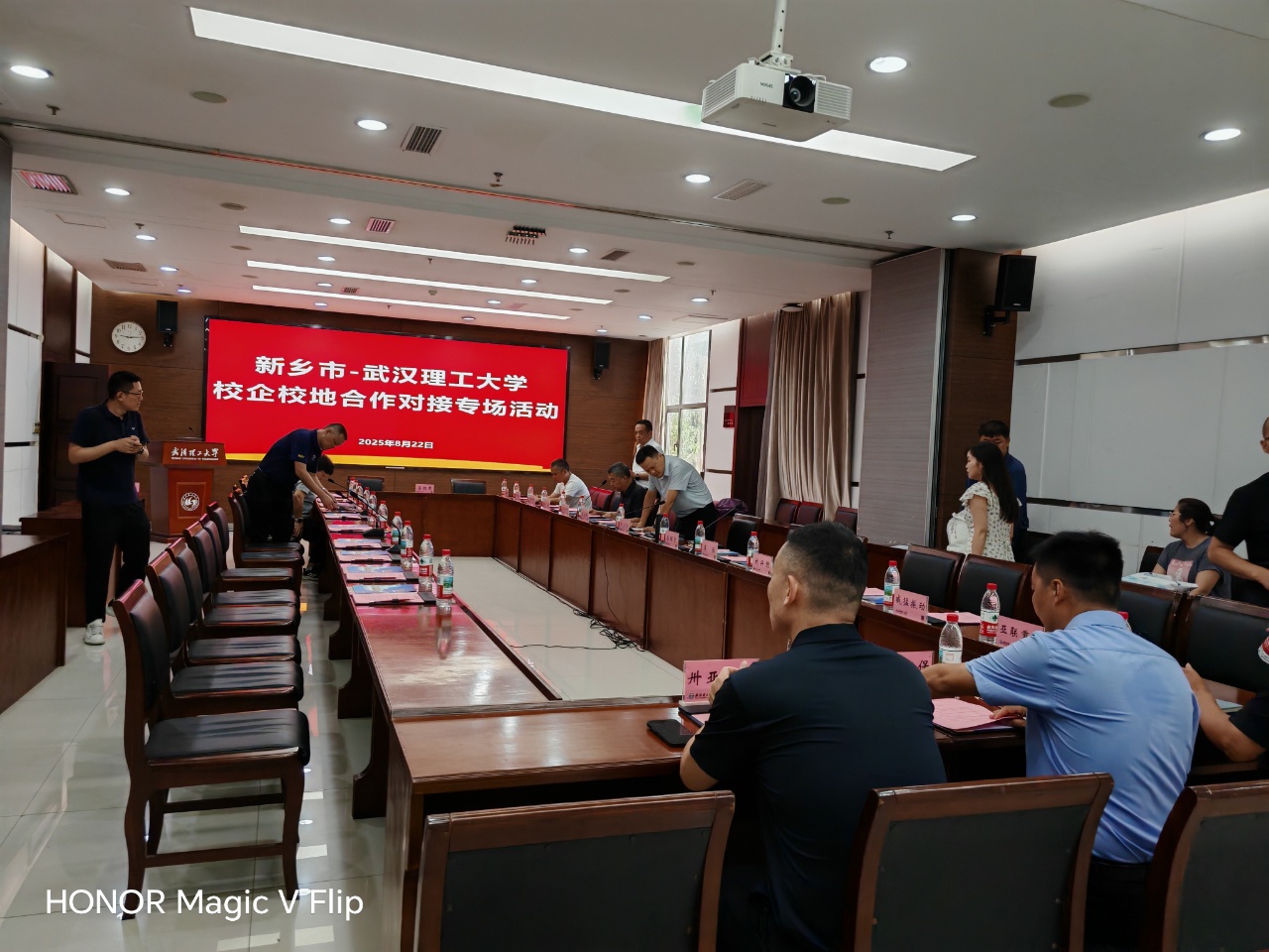 新鄉(xiāng)市卅亞過濾設備有限公司與武漢理工大學攜手共創(chuàng)校企合作新篇章！